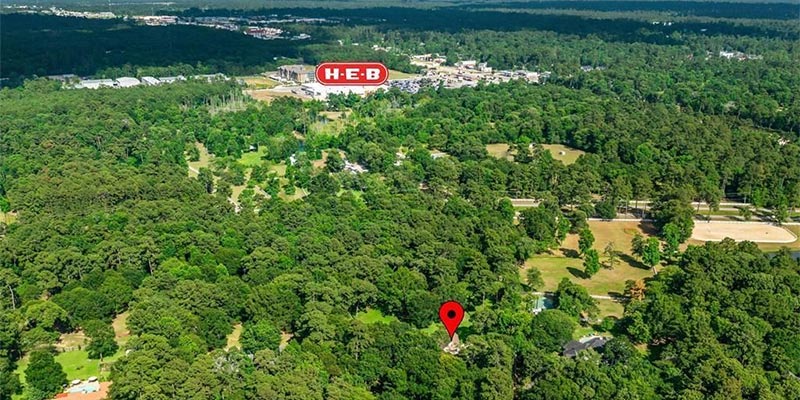 Aerial photo showing distance from house to HEB