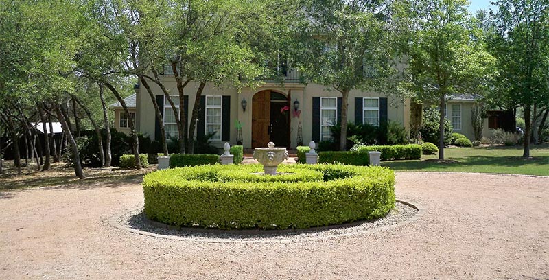 Original Dg driveway with the round hedge in the middle